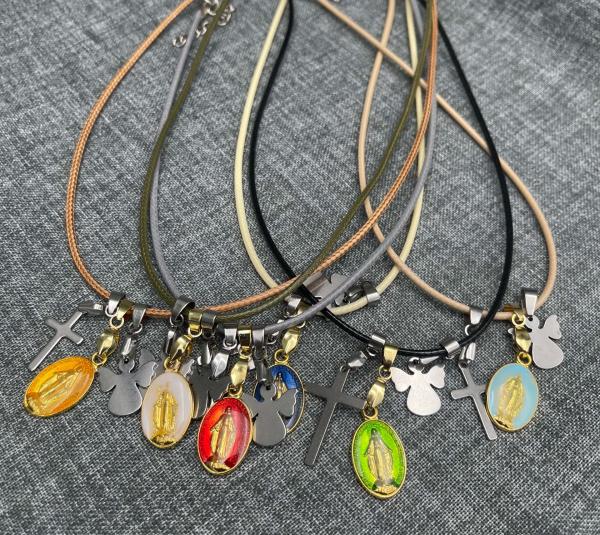 COLLIER 3 MÉDAILLES COLORIS DIVERS